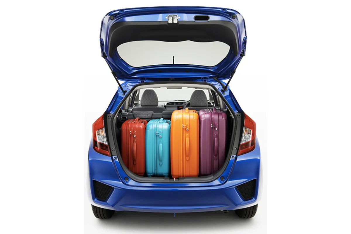 Honda Fit 行李箱空間靈活、可容納25、27 吋行李箱
