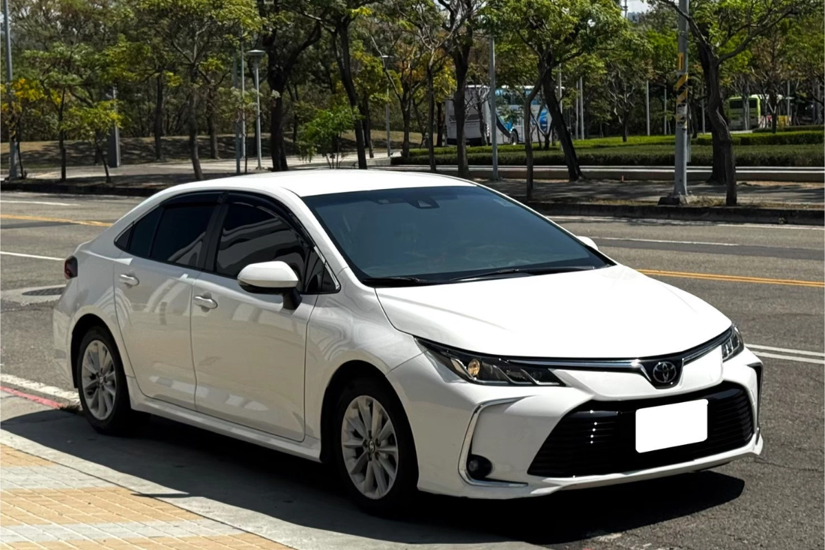 Altis 12 代是目前二手市場安全設備最齊全的版本