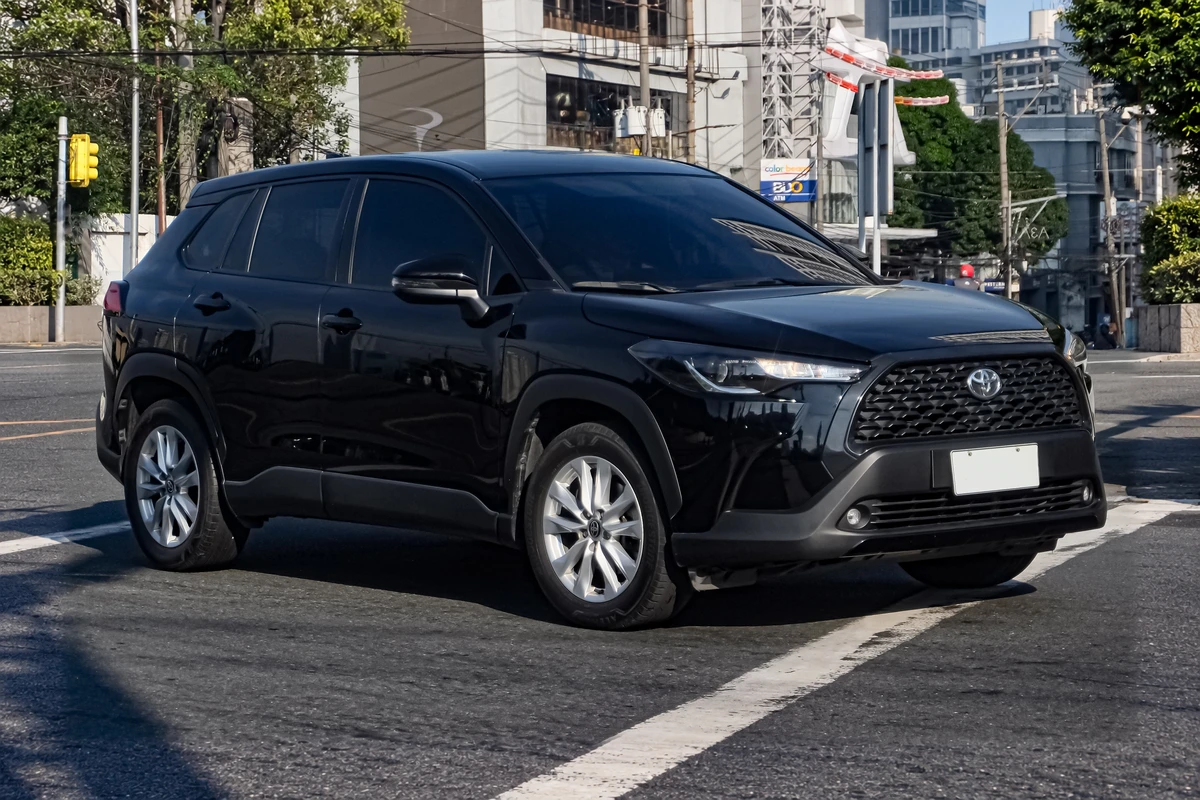 2024 前的 Corolla Cross 汽油、油電與 GR Sport 共用同一個車身