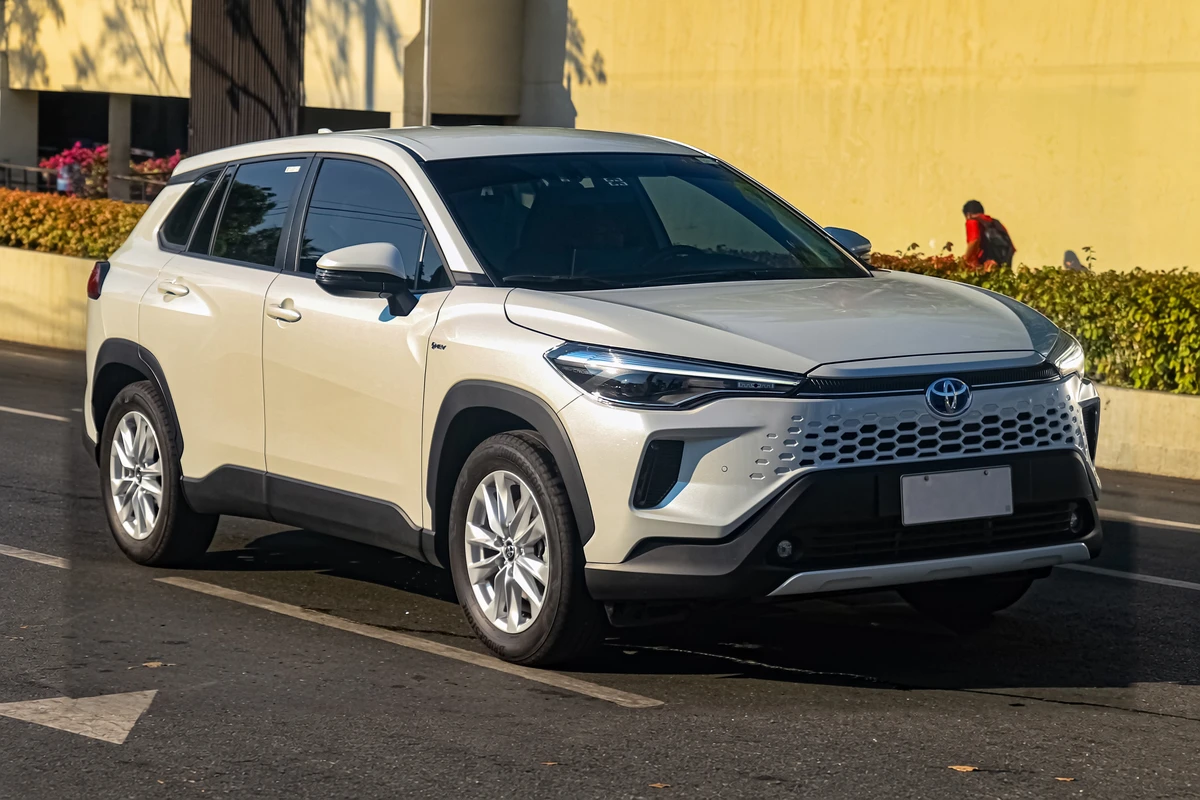 TOYOTA Corolla Cross 改款後變成漸變式菱格水箱罩